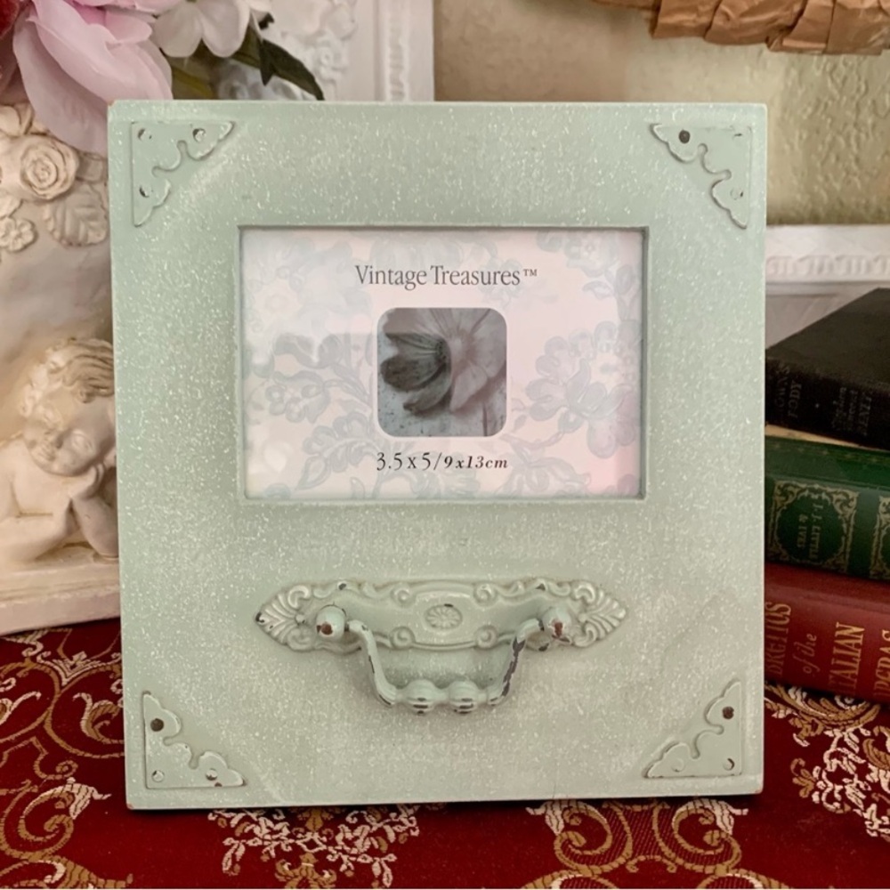 "Vintage Treasures" photo frames (2) sand (4 X 6) and mint (3.5 X 5). - Picture 6 of 10